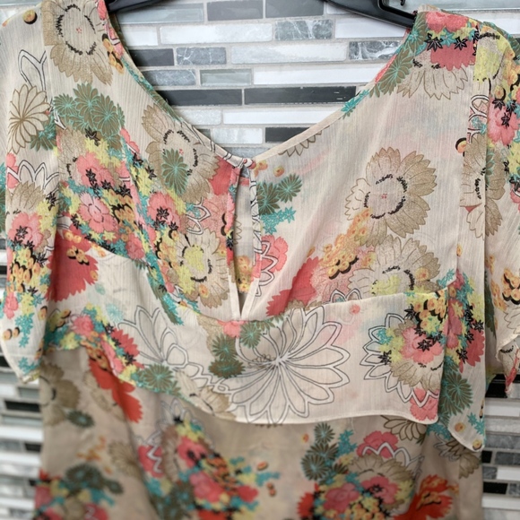 Unbranded Women’s floral tunic with a sheer top(bridgeton styled) - Picture 5 of 8